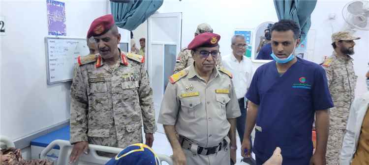 نائب المفتش العام يتفقد جرحى القوات المسلحة في مستشفى عبود العسكري بعدن