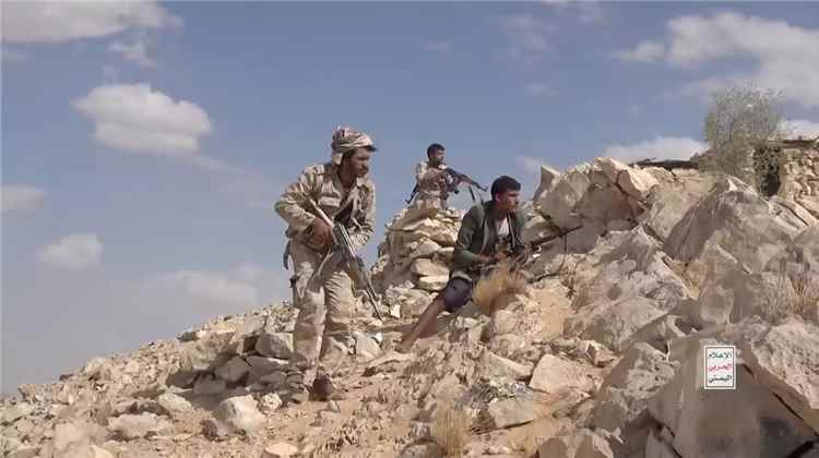 الحوثيون يسعون للسيطرة على مرتفعات في اليمن وترامب يلغي غارات جوية