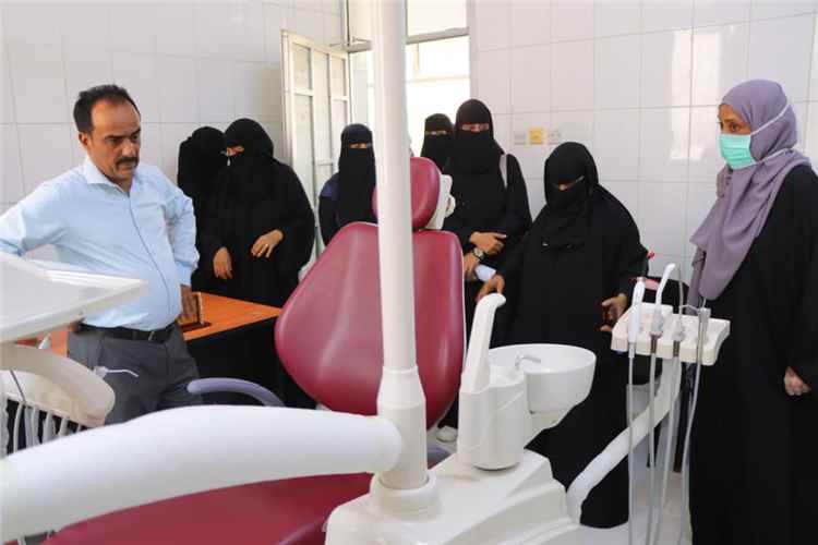 مدير عام خورمكسر يتفقد سير العمل في المجمع الصحي ويطلع على التجهيزات الطبية الجديدة