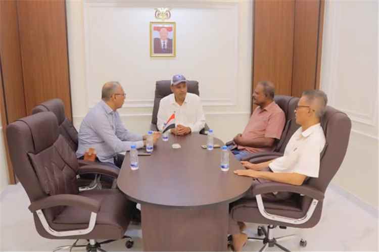 مدير عام سيئون يناقش أوضاع ومعوقات قطاع المياه بالمديرية