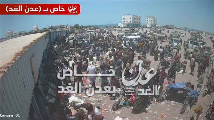 عاجل: بعد تعثر هجومها في كهبوب.. ميليشيا الحوثي تقصف  سوق مجمع باب المندب