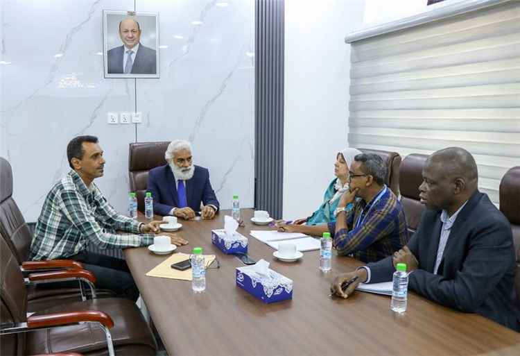 وزير التخطيط يبحث مع الاوتشا وممثلي المنظمات الدولية والمحلية تعزيز التنسيق للاستجابة لتداعيات النزوح