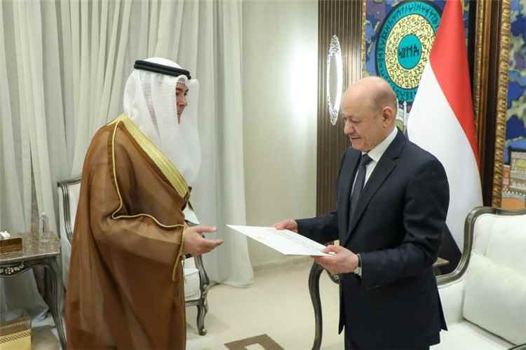 رئيس مجلس القيادة يتسلم رسالة جوابية من أمير دولة الكويت