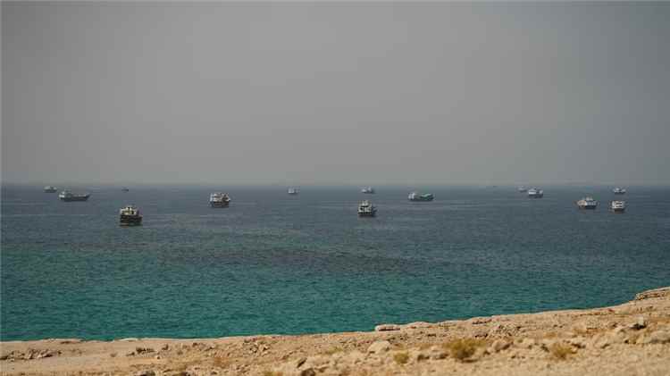 رويترز : إيران مستعدة لفتح مضيق هرمز إذا خففت أمريكا الضغط العسكري ورفعت الحصار