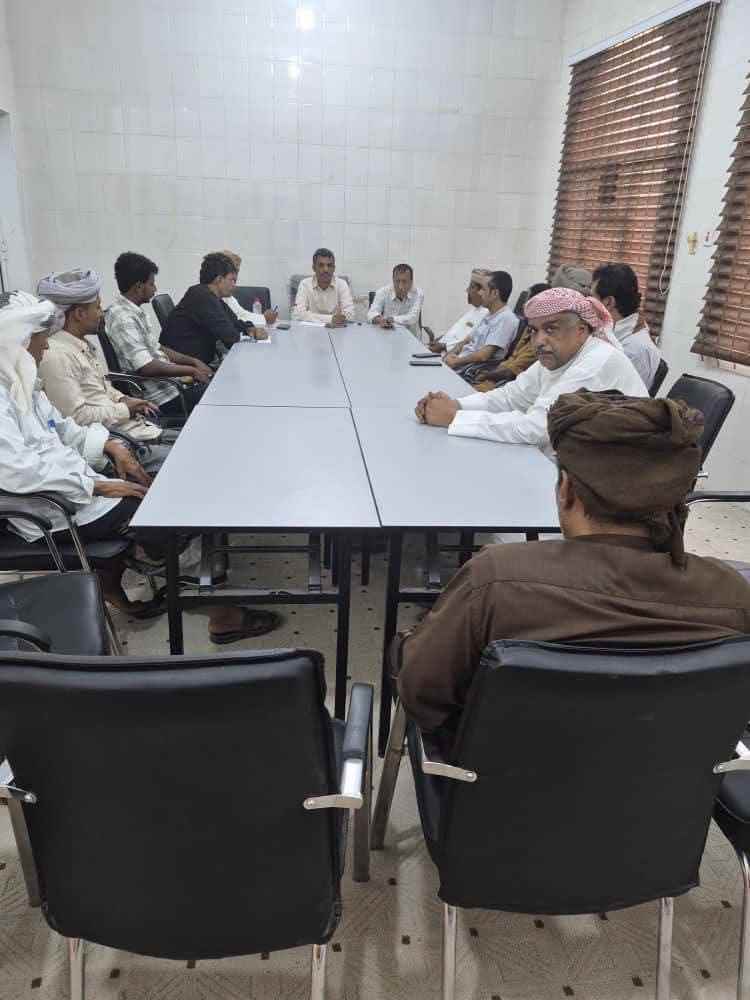 الوكيل كلشات يترأس اجتماعاً لمناقشة تنظيم أسعار الأسماك وضبط عمليات الإنزال والتصدير