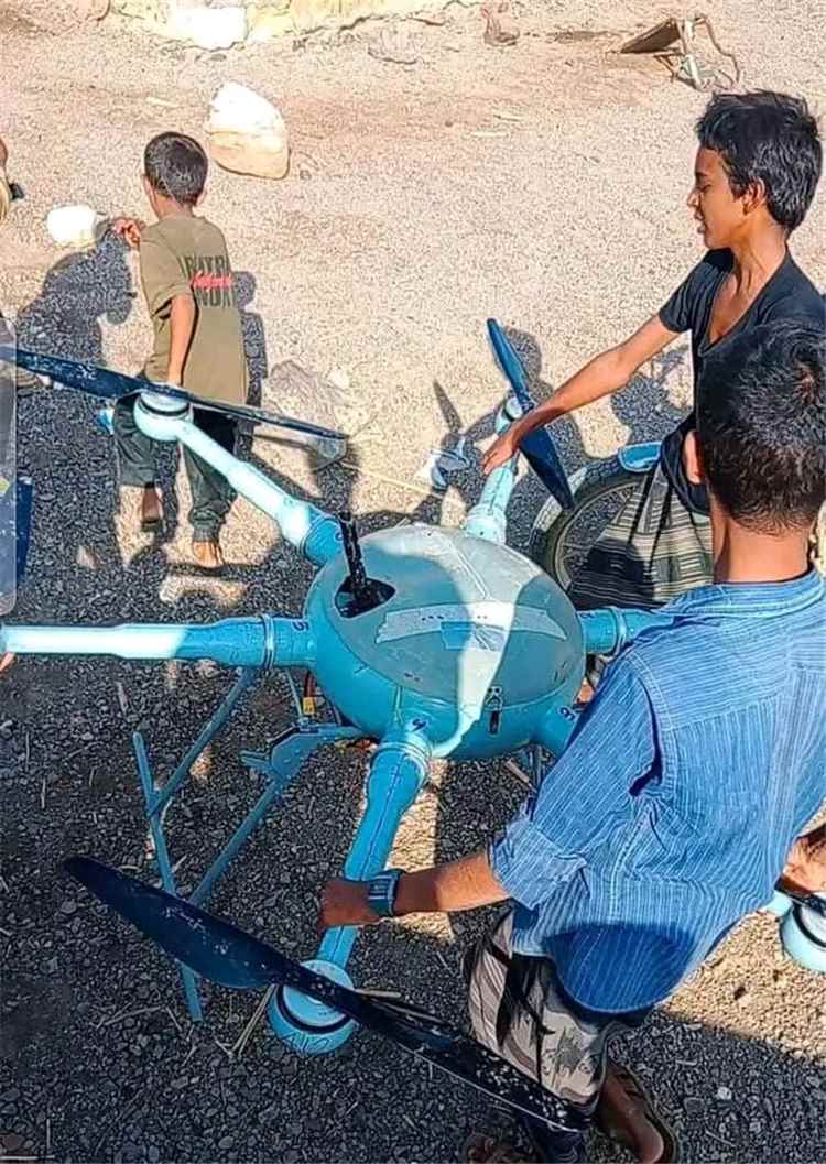 لحج: شهداء وجرحى بقصف حوثي يطال قرية سكنية وإسقاط طائرة مسيّرة محملة بالقذائف