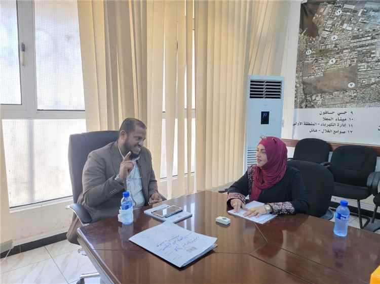 مدير عام صندوق النظافة والتحسين يلتقي رئيسة اتحاد نقابات عمال عدن