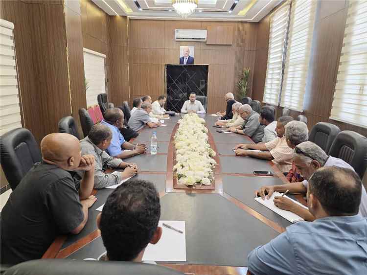 وزير الخدمة المدنية والتأمينات يترأس اجتماعاً لمجلس الوزارة ويناقش حزمة من الإنجازات والخطط التطويرية