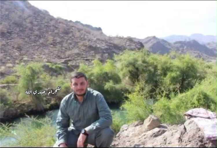 ما الذي جاء بهم إلى اليمن؟.. صور لقيادات إيرانية ولبنانية في تعز وباب المندب