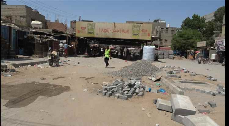 تواصل أعمال رصف فرزة جعار بخنفر بدعم وإشراف مباشر من السلطة المحلية بخنفر