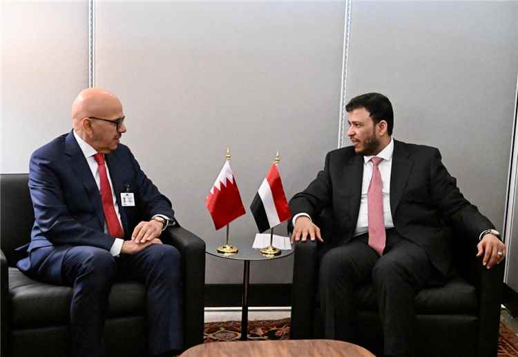 الدكتور عبدالله العليمي يبحث مع وزير الخارجية البحريني العلاقات الثنائية والتطورات الإقليمية