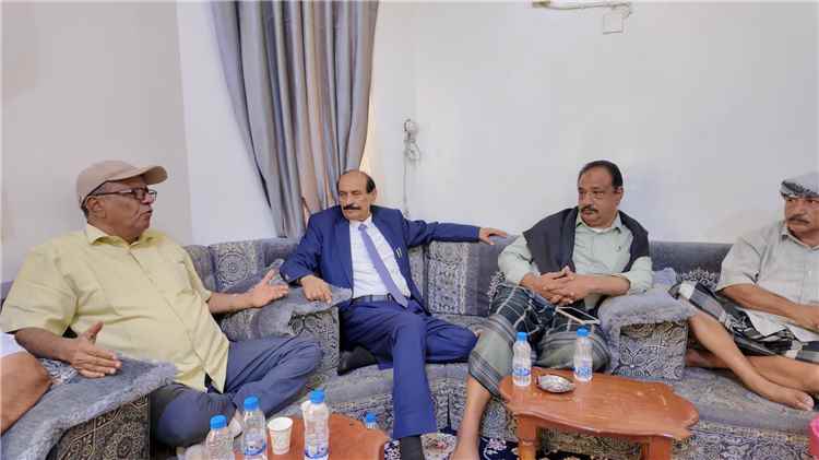 الوكيل الدغاري يبحث مع شخصيات اجتماعية عددا من القضايا الخدمية بمدينة عتق
