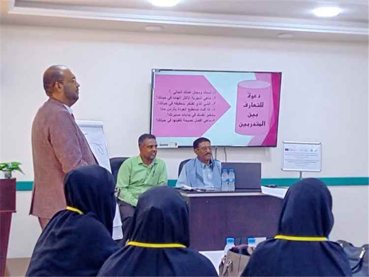 مدير عام تريم يشارك في جلسة حوار مجتمعي لتعزيز مشاركة المرأة في التنمية