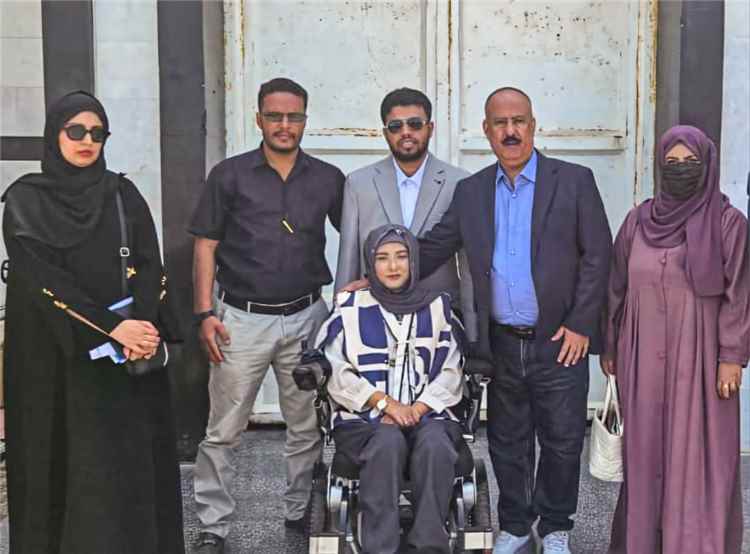 في لقاء عفوي بعدن مول .. وزير النقل يلتقي شبابًا من ذوي الاحتياجات الخاصة ويستمع إلى مطالبهم