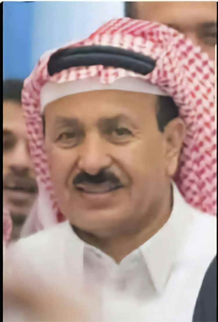 الشيخ صالح العزاني يتكفل ببرميل زيت لكهرباء لودر لإنهاء الظلام عن المنطقة الوسطى