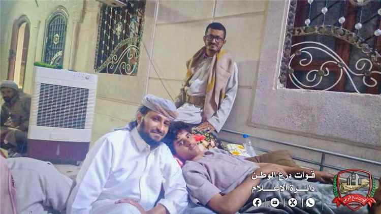 قائد الفرقة الثالثة يزور الجريح البطل ناجي صالح وهيط