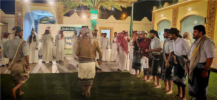 بحضور «الشرح البيضاني».. الجالية اليمنية بمنطقة تبوك تشارك قبائل يام احتفالات اليوم الوطني السعودي.