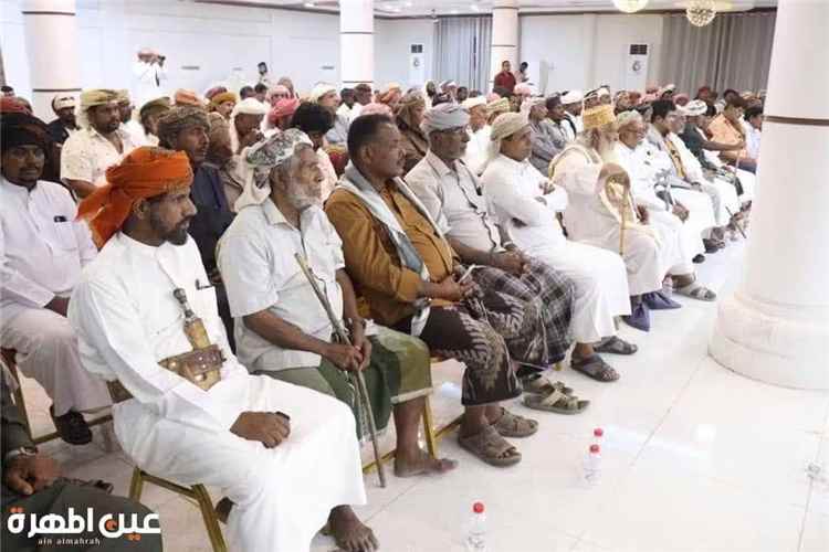 شيوخ ووجهاء المهرة يدينون محاولة استهداف مكة المكرمة ويؤكدون وقوفهم مع التحالف العربي والدفاع عن المقدسات
