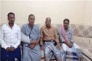 مدير عام غيل باوزير يطمئن على صحة المدير السابق للنادي الأهلي بالمديرية