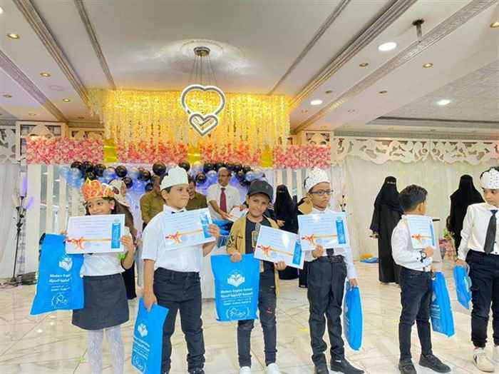 المدرسة الإنجليزية الحديثة.. تكرم 111 طالباً وطالبة.