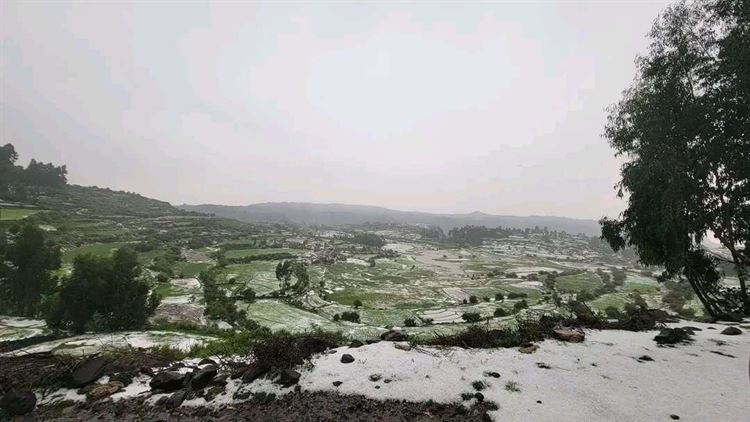 في عز الصيف وحرارته .. سقوط ثلوج بمحافظات يمنية عدة