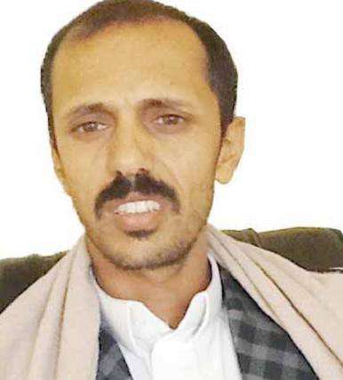 قيادي حوثي يبدأ إضرابًا عن الطعام بسبب عدم صرف الرواتب