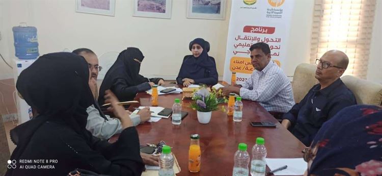 الدكتورة نوال جواد تجتمع مع مجلس أمناء مدرسة بازرعة / بعدن