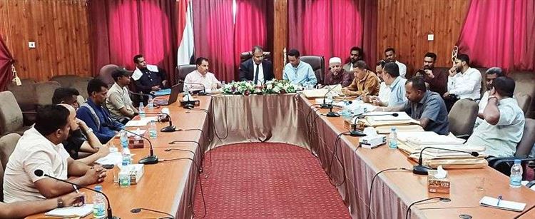 لجنة المناقصات الفرعية بحضرموت الوادي والصحراء تحيل عشرة مشاريع كهربائية للجنة الفنية لمراجعتها