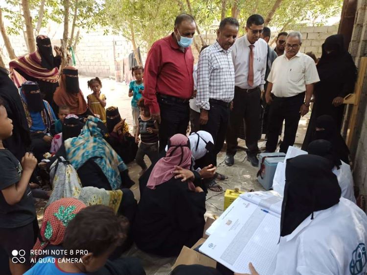 مدير عام مكتب الصحة العامة والسكان بلحج يتفقد سير عمل فرق النشاط الايصالي بمديرية تبن