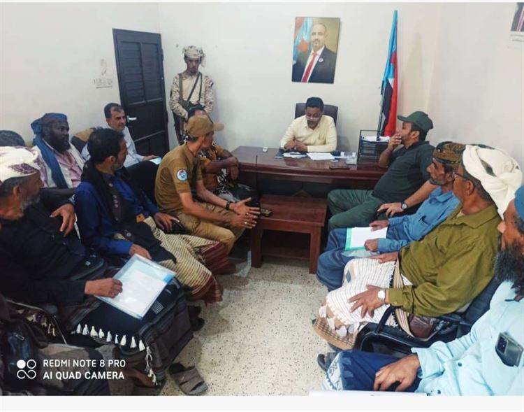 رئيس انتقالي أبين يلتقي اللجنة المجتمعية بمنطقة اللكيدة ويطلع على مطالب المواطنين
