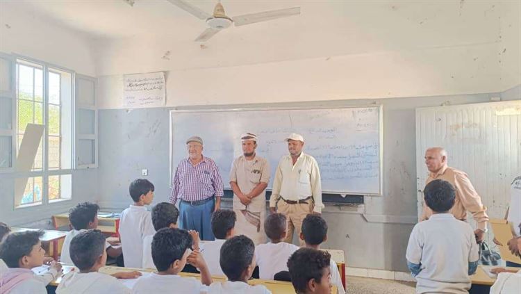 مدير عام لودر يتفقد مدرسة العين