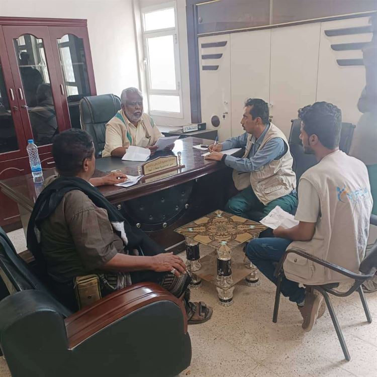 مدير عام مديرية ميفعة بشبوة" يلتقي أعضاء جمعية الأسرة لمناقشة تدخلاتهم في المديرية .