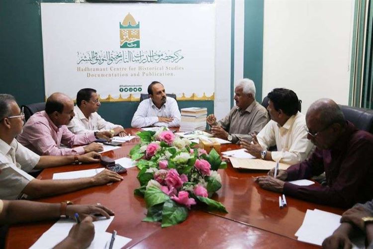 المحافظ بن ماضي يزور مركز حضرموت للدراسات التاريخية ويؤكد أهمية التعريف بالتاريخ لإستشراف المستقبل وتشكيل الوعي وتعزيز الهوية