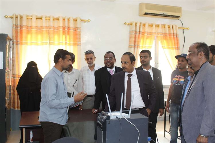 محافظ حضرموت يتفقّد الدراسة بمعهد العلوم الصحية بالمكلا ويفتتح قسم القبول والتسجيل والكنترول بالمعهد