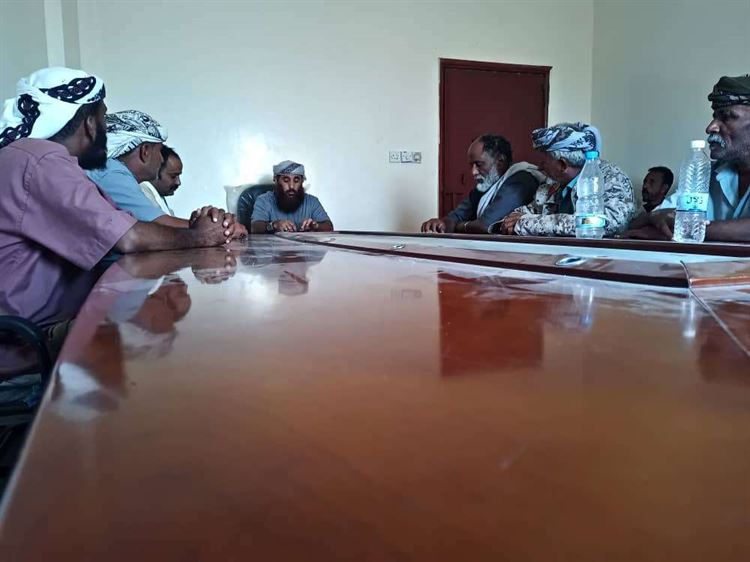 لقاء يجمع الشيخ حمدي شكري ومشائخ الصميتة لوضع اللبنات الاولية لانهاء قضية مقت،ل احد ابناء قبيلة الصميتة بمصنع الحديد