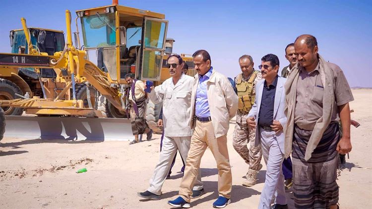 المحافظ بن الوزير يتفقد سير الأعمال الجارية في مشروع الحرم الجامعي لجامعة شبوة.