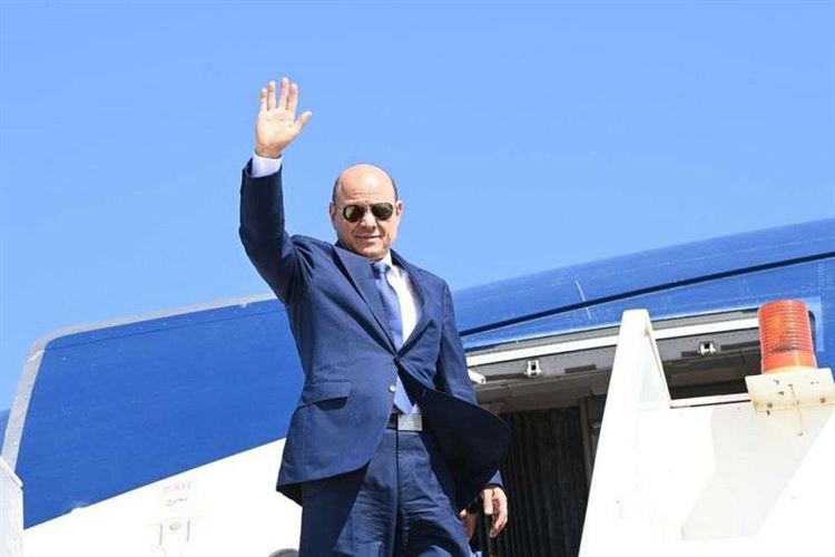 الرئيس العليمي يغادر عدن إلى الرياض للمشاركة في القمة العربية الطارئة