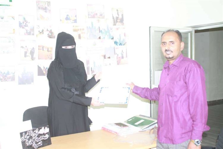 رئيس منتدى شباب ابين يكرم رئيسة جمعية الخير النسوية بمديرية مودية