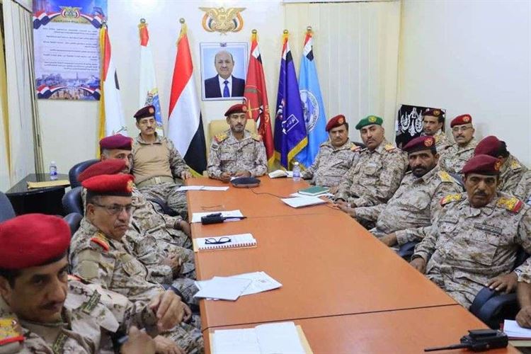 رئيس هيئة الأركان العامة يرأس اجتماعًا موسعًا برؤساء الهيئات وكافة قادة المناطق العسكرية