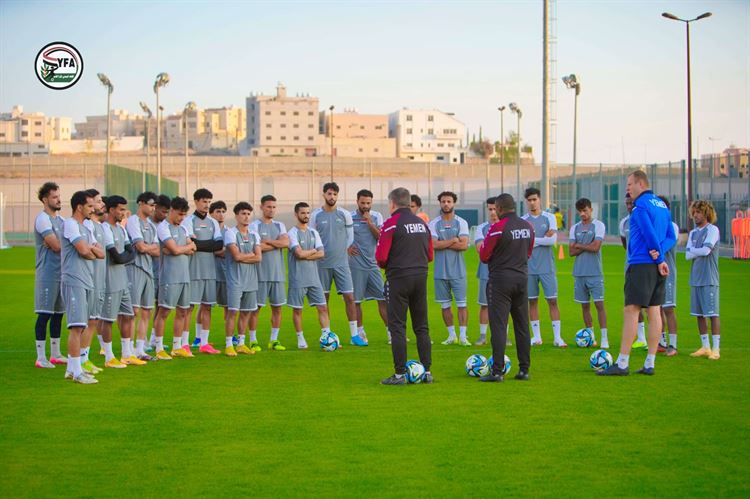 المنتخب الوطني يجري حصة تدريبية بمشاركة اللاعبين المحترفين