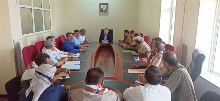 أمين عام محلي أبين يؤكد على أهمية زيادة الايرادات