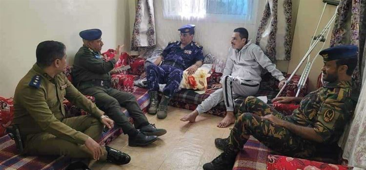 مدير عام الشرطة يطمئن على صحة النقيب طه الكمالي بعد عودته من رحلة علاجية خارج الوطن