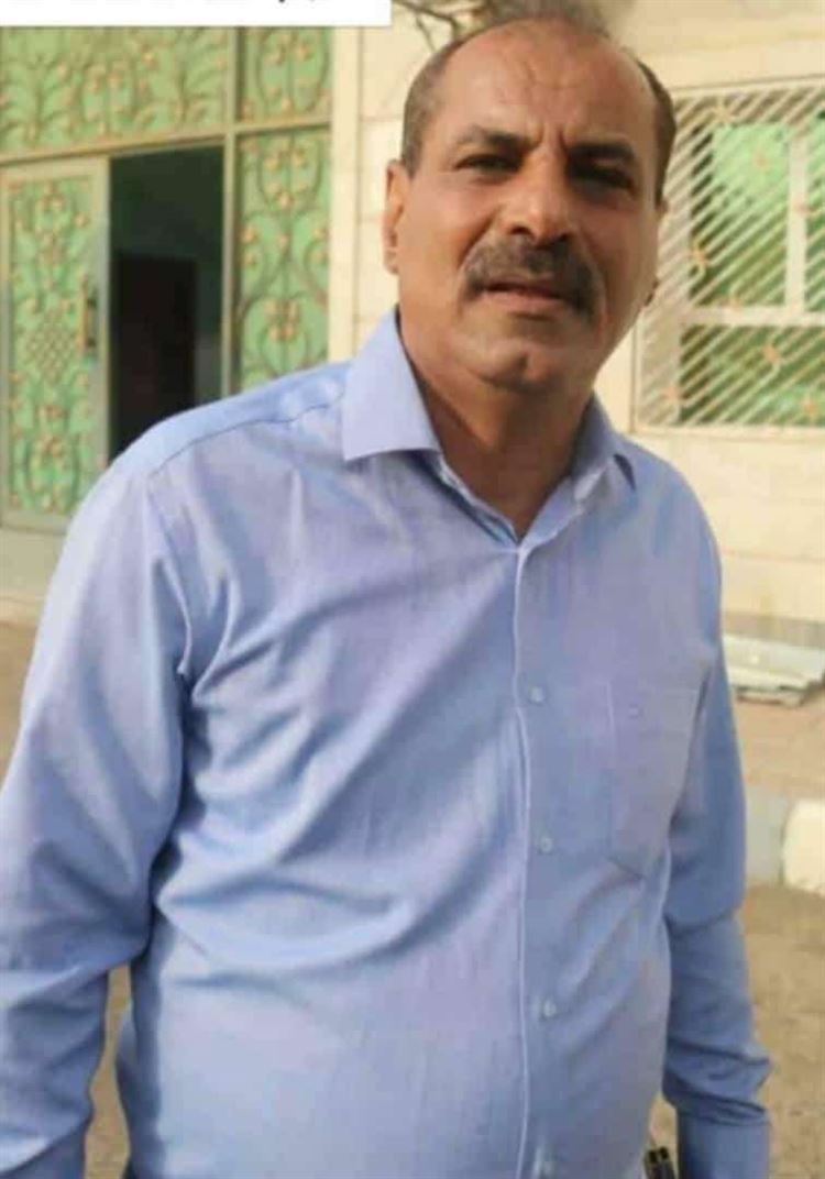 نيابة عن قبيلة آل ذييب بن عمر الشيخ مقبل لكرش يعزي  الشيخ علي الحاج باعوضه في وفاة قحطان الحاج.