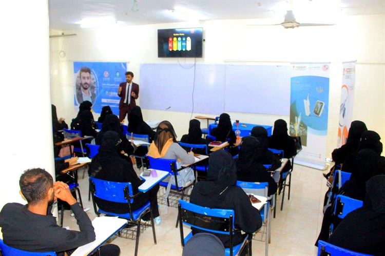 اختتام دورة علمية لطلاب الإمتياز وأطباء الأسنان بمحافظة الحديدة