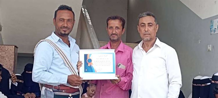 مدرسة الشهيد محمد الذرة تنظم مسابقة علمية وأنشطة رياضية وتكرم رئيس مجلس الاباء وعدداً من الطلاب المبدعين