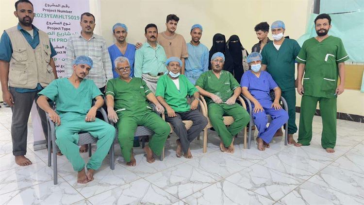 اختتام اعمال المخيم الطبي المجاني للعيون بمستوصف العين التخصصي بردفان