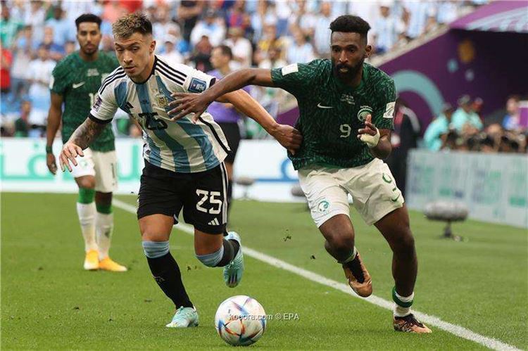 عام على الصعقة.. 90 دقيقة دفعت الأرجنتين إلى قمة العالم