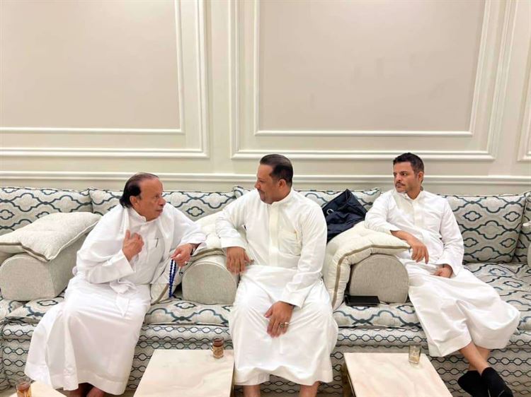 العميد السعيدي يزور اللواء ناصر منصور هادي ويطمئن على صحته