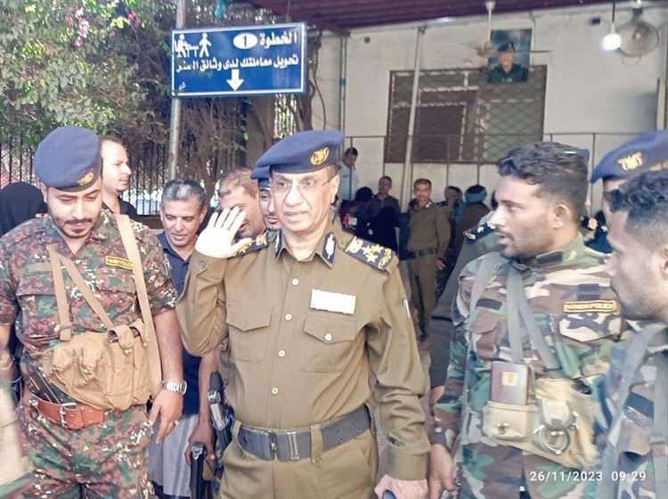 مدير  عام شرطة محافظة تعز يتفقد مصلحة الهجرة والجوازات ويطلع على سير العمل