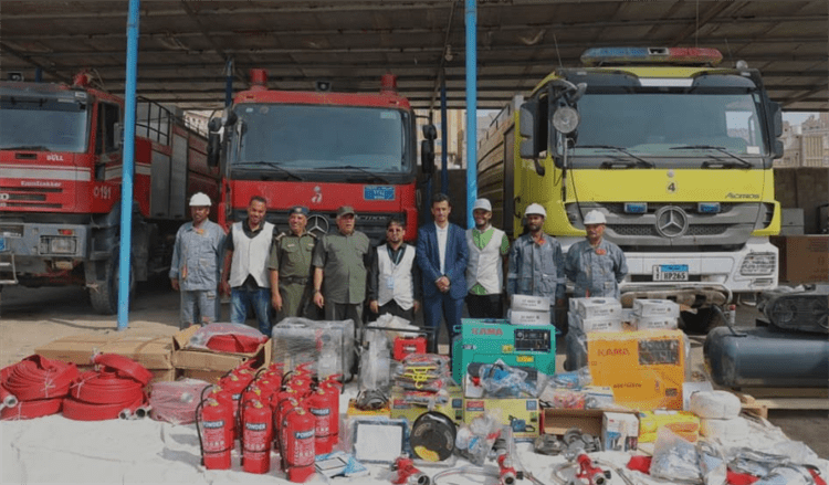 الجيلاني والمنهالي يسلمان معدات ثقيلة وأدوات السلامة المهنية للدفاع المدني بتمويل مؤسسة إسناد